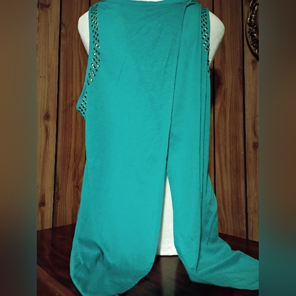 Col Story Split Back Tank - Picture 2 of 3